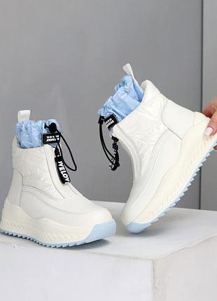 Белые с голубым ботинками - дутики из натуральной кожи и плащевки