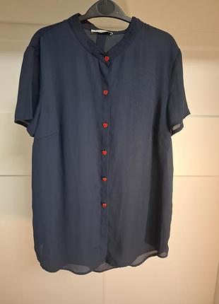 Женская блуза с пуговицами