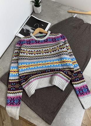 Шерстяной свитер