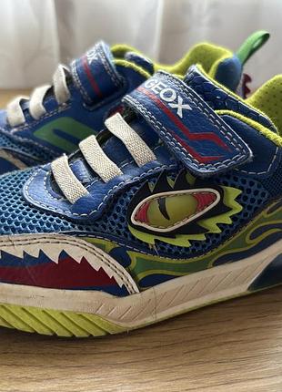 Дитячі кросівки підошва світиться