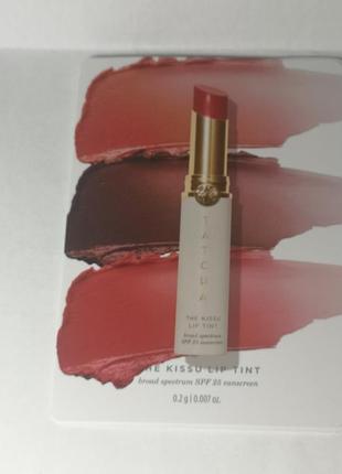 Оттеночный бальзам для губ tatcha the kissu lip tint spf25 в оттенке plum blossom, 0.2 гр.