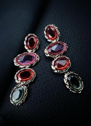 Довгі сережки кольорові. легкі