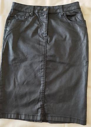 Черная юбка-карандаш из денима с покрытием (имитация кожи)