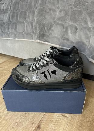 Жіночі кросівки trussardi, оригінал, стан ідеальний. розмір 40-41.