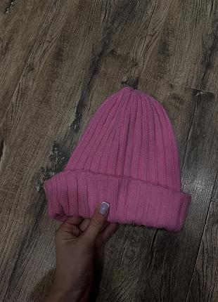 Трендова рожева шапка