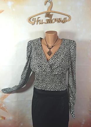 Блузка укороченная на запах 46р