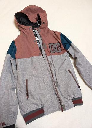 Куртка dc shoes s m
. гірськолижна стан нової