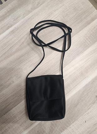 Маленькая черная сумочка