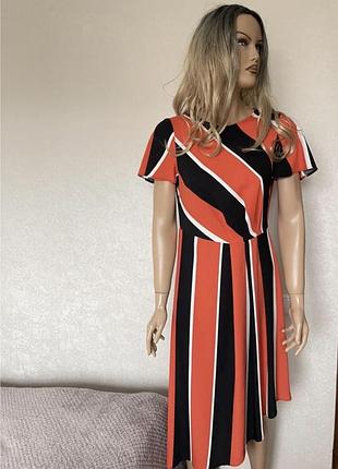 Сукня з асиметричним низом  цікавий принт та фасон