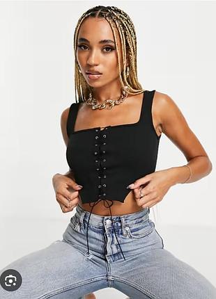 Топ черный на шнуровке кроп топик