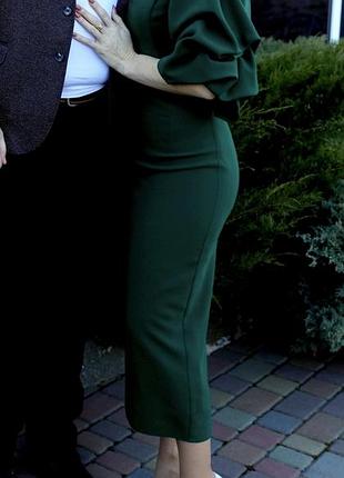 Смарагдова сукня