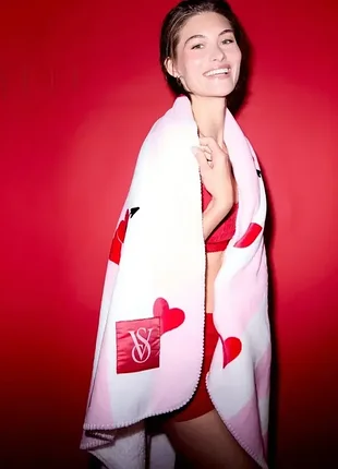 Victoria's secret плед шерпа оригинал сердечки в розовую полоску