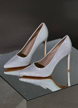 Туфлі зі стразами