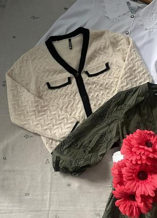 Красивий ніжний кардиган.