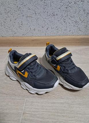 Кроссовки детские в идеальном состоянии