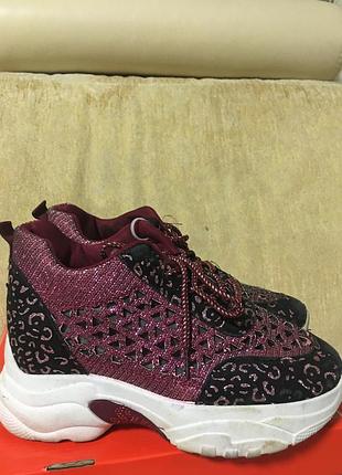 Шикарные кроссовки