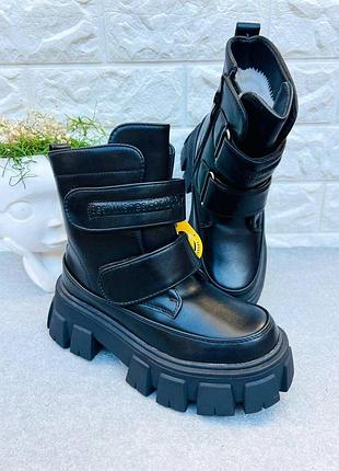 Зимові черевики для дівчинки