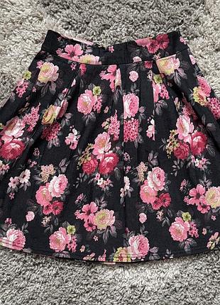 Короткая юбка с цветочным принтом а-силуэт