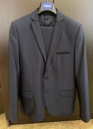 Чоловічий костюм vels
