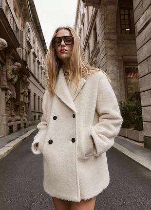 Мега стильне та практичне подовжене пальто букле від іспанського бренду zara.