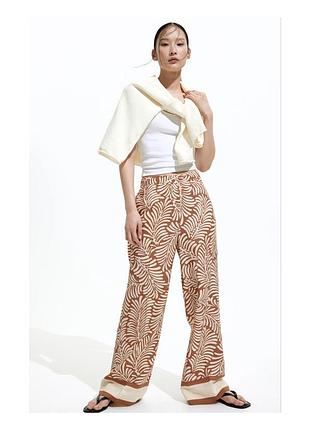 Брюки с тропическим принтом