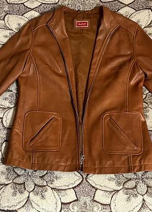 Шкіряна курточка жіноча