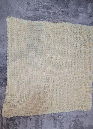 Продам вязаный детский плед. размер 80*80
желтого цвета