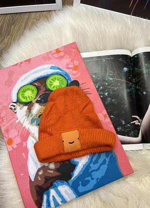 Шапка жіноча