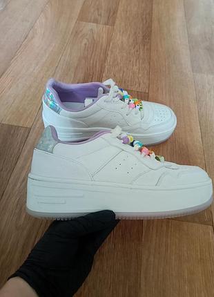 Bershka • білі кеди з ліловим акцентом та намистинками — 39 розмір