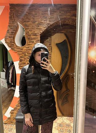Пухова куртка чорна