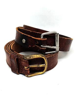 Два коричневых кожаных ремня, цена за комплект