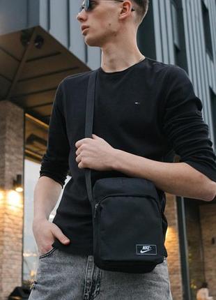 Барсетка черная с пришивным логотопом nike tsh2
