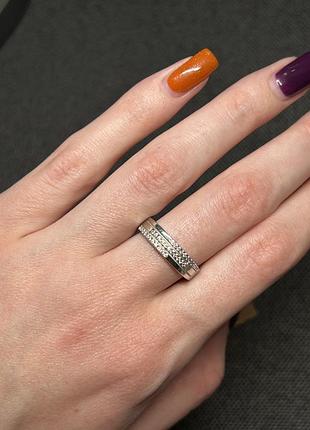 Срібна жіноча каблучка з цирконієм