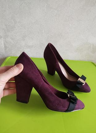 Красивые бордовые женские туфли на устойчивом каблуке 37/4 размера кожаная стелька