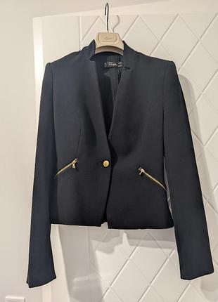 Пиджак zara приталенный с плечиками