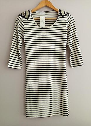 Платье с плечиками от internationale