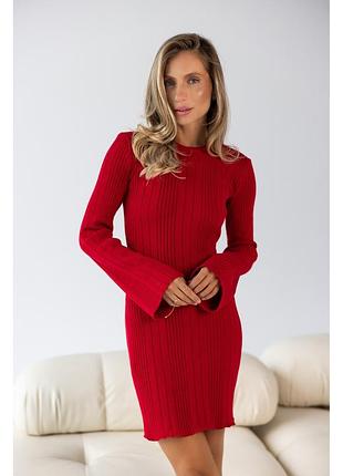 Яркое красное платье