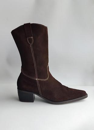 Замшевые коричневые сапоги казаки