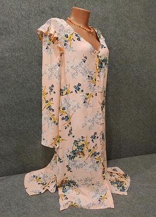 Нежное платье  из вискозы персикового цвета с сине-голубым цветочным принтом 46 размера