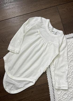 Білий бавовняний боді для дівчинки 6-9 міс 74 см з бантиками сердечка
