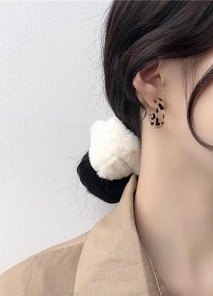 Стильні напівкільця леопард геометричні сережки кульчики серьги пусети підвіси