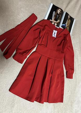 Стильна червона сукня