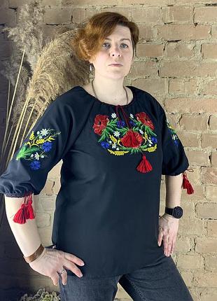 Женская рубашка на черном полотне большие размеры