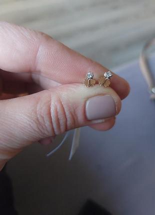 Шикарні золоті сережки пуссети з натуральними діамантами