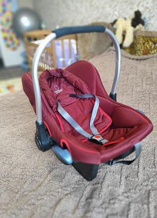 Переноска (автокресло) для младенцев, после одного ребенка, в очень красивом состоянии.
