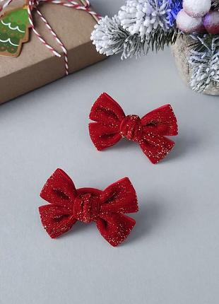 Новорічний аксесуар для дівчаток - червоні оксамитові бантики із золотим блиском.