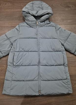 Пуховик женский голубого цвета на холодную зимнюю погоду бренда mango