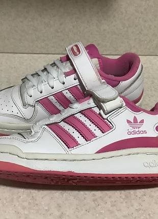 Кросівки жіночі. adidas. оригінал. розмір35,5 в доброму стані. нюанс на останньому фото. ( подряпина)доброму стані