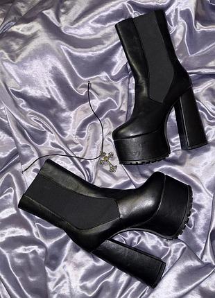 Нереальні bratz сапожки на високому підборі raid