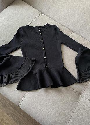 Кофта з обʼємними рукавами